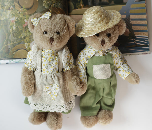 Farmhouse Bear Couple